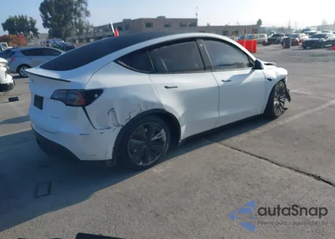 2023 Tesla Model Y Awd/Long Range Dual Motor All-Wheel Drive z USA, uszkodzony, nr VIN 7SAYGDEE7PF625553